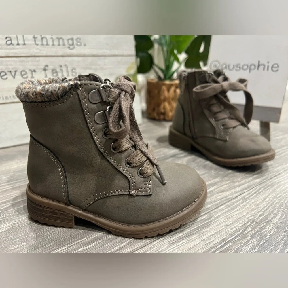 Madden Girl Kids’ Brown Lace-Up Combat Ankle Boots w Knit Trim. Size 6 Baby